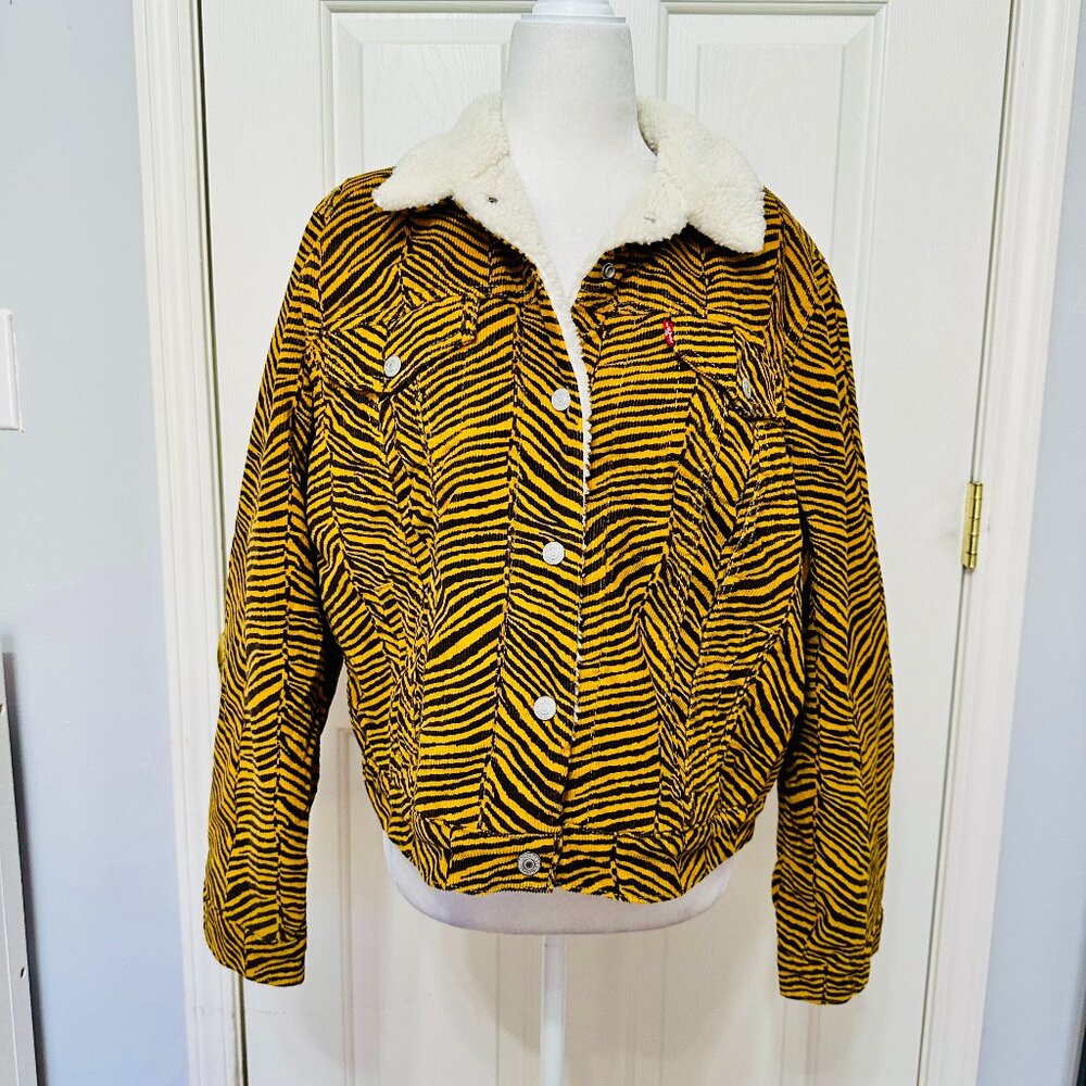 LEVI’S STRAUSS & CO. CORDOROY SHEVRON PATTERN SHERPA TRUCKER JACKET